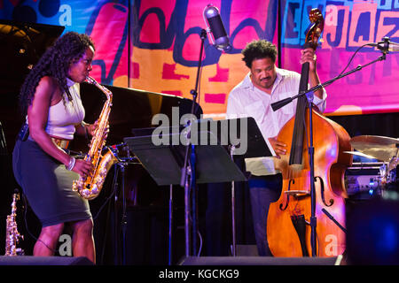 James Genus auf der Basis mit dem Tia fuller Quartett - 60 Monterey Jazz Festival, Kalifornien Stockfoto