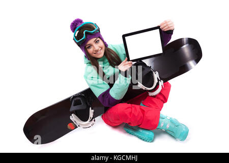 Ski Frau mit Snowboard zeigen Tablet Stockfoto