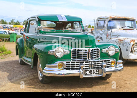 Mariehamn, Finnland - 2 August 2015: Grüne Lincoln Continental coupé Oldtimer auf Anzeige auf Pick-nick Auto Show in Mariehamn, Finnland. Stockfoto