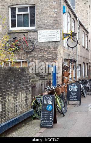 Fahrradverleih in Cambridge City Centre Stockfoto