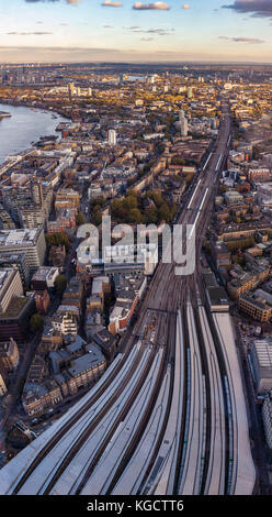 London Bridge Station gesehen vom Shard. Stockfoto