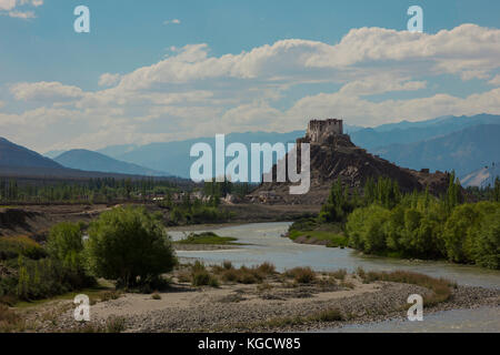 Stakna Klosters oder stakna Gompa ist in Stakna, Leh, Ladakh, Nordindien, 21 oder 25 Kilometer von Leh auf dem linken Ufer des Indus. Stockfoto