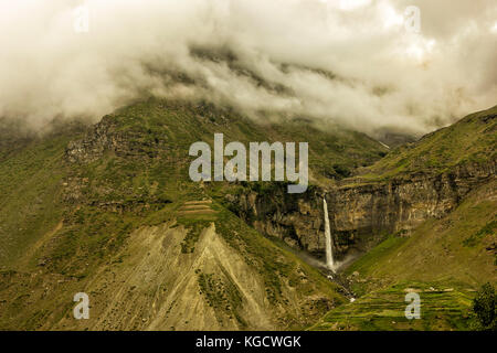 Sissu ist eine kleine Stadt im Lahaul Valley in Himachal Pradesh in Indien. Es ist rund 90 km von Manali und auf dem rechten Ufer des Flusses Chandra Stockfoto