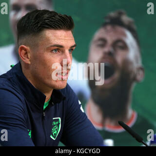 Ciaran Clark, Irlands Republik, spricht vor den Medien im FAI National Training Center, Abbotstown. Stockfoto