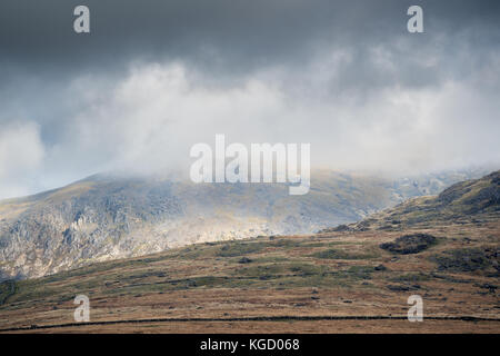 Snowdon in Cloud Berge, wie von rhyd Ddu, snowdonia, Wales, UK. Stockfoto