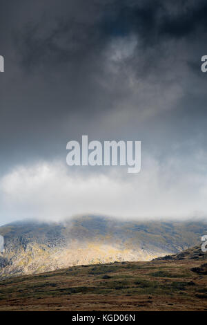 Snowdon in Cloud Berge, wie von rhyd Ddu, snowdonia, Wales, UK. Stockfoto