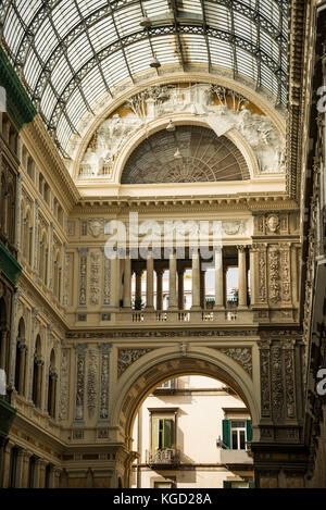 Details der Galleria Umberto I, öffentliche Einkaufs- und Kunstgalerie in Neapel, Italien Stockfoto