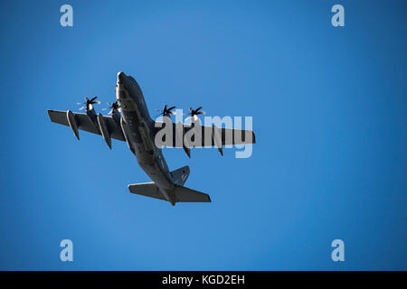 Einen HC-130J Bekämpfung König II steigt durch die Lüfte, während einer Mission Bereitschaft Übung, 20. Oktober 2017, bei Moody Air Force Base, Ga. Das 820Th BDG t Stockfoto