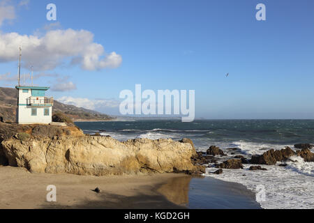 Lifeguard Station bei Leo Carillo State Beach, Malibu Kalifornien Stockfoto