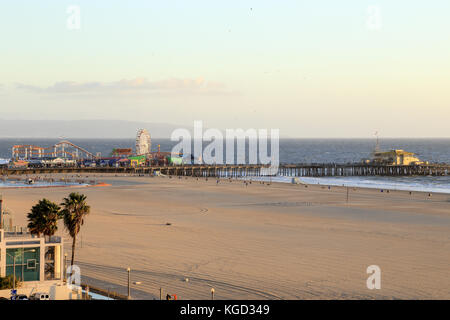 Am späten Nachmittag bei Pacific Park, Santa Monica Pier, Kalifornien Stockfoto