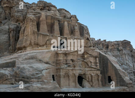 Nabatäische obelisk Grab, Bab al Siq, Petra, Jordanien, Naher Osten im Morgenlicht Stockfoto