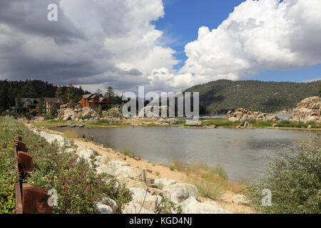 Spaß am Nachmittag in Boulder Bay Park, Big Bear Lake California Stockfoto