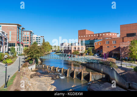 Falls Park auf der Reedy River von der Main Street Bridge, Greenville, South Carolina, USA Stockfoto