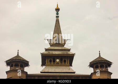 Jamia Masjid ist eine Moschee in Srinagar, Jammu und Kaschmir, Indien. Der Jamia Masjid von Srinagar ist am Nowhatta mitten in der Altstadt gelegen. Stockfoto