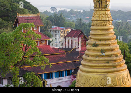 Seindon Mibaya Kyaung, 100 Jahre alte Kloster in mawlamyine/mawlamyaing, Mon, Myanmar/Birma Stockfoto