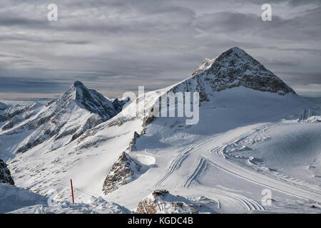 Blick auf das Skigebiet auf dem Hintertuxer Gletscher Stockfoto