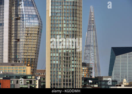 Neue Entwicklungen entlang der South Bank der Themse in London sind Erstellung einer alternativen Londoner Skyline. Zu Recht, einer Blackfriars, ein resi Links Stockfoto