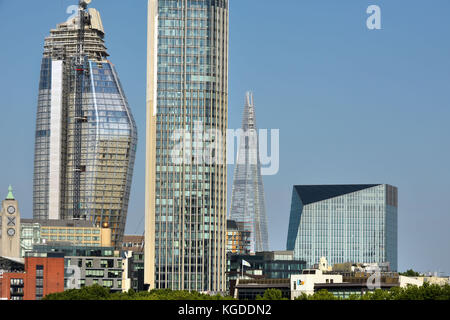 Neue Entwicklungen entlang der South Bank der Themse in London sind Erstellung einer alternativen Londoner Skyline. Von Links nach Rechts, die diminutive OXO Towe Stockfoto