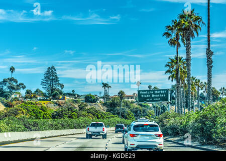 Der Verkehr in Richtung Süden auf die Autobahn 101. Kalifornien, USA Stockfoto