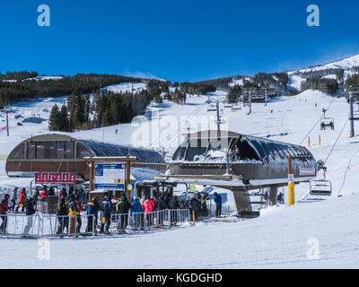 Sesselbahnen, Peak 8 Base, winter Breckenridge Ski Resort, Breckenridge, Colorado. Stockfoto