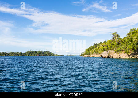 Atemberaubende Aussicht auf den tropischen togian (oder togean) in sulawesia auf der celebes Meer Inseln in Indonesien, Südostasien Stockfoto