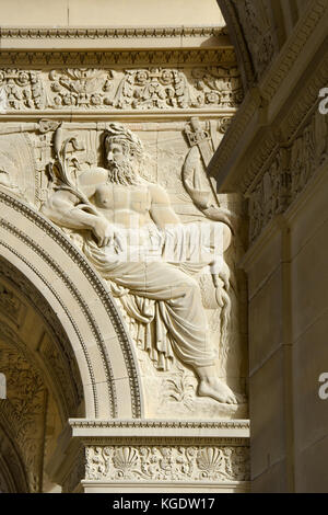 Paris, Frankreich. Arc de Triomphe du Carrousel (1808 - Place du Carrousel) Flachrelief Detail unter dem Bogen Stockfoto