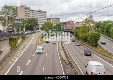 Straßenlandschaft in Saarbrücken, der Hauptstadt des Saarlandes in Deutschland Stockfoto