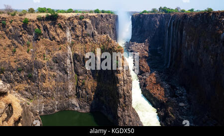 Victoria Falls während der trockenen Jahreszeit Stockfoto