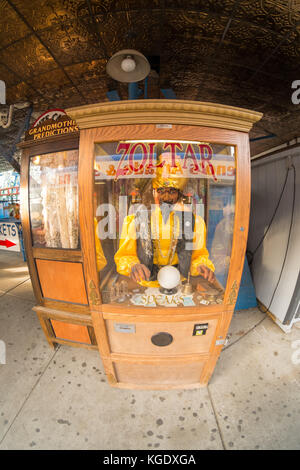 Zoltar wahrsagen Arcade Machine, Coney Island, Brooklyn, New York, Vereinigte Staaten von Amerika Stockfoto