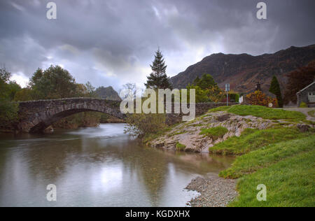 Grange Brücke über den Derwent River, Grange, borrowdale, Cumbria. England.de Stockfoto