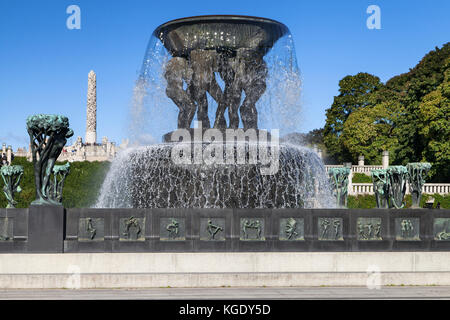 Vigeland Brunnen in Frogner Park, Oslo, Norwegen, in Bronze von Gustav Vigeland zwischen 1909 und 1936 erbaut. Stockfoto