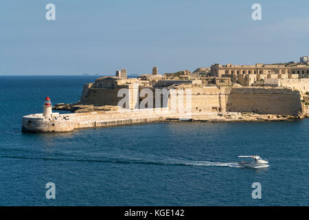 Leuchtturm bin Ricasoli osten Wellenbrecher und das Fort rikasoli, Valletta, Malta | Leuchtturm am Ricasoli osten Wellenbrecher und Fort rikasoli, Valletta, m Stockfoto