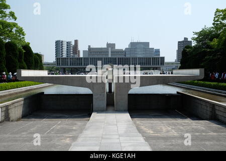 Die Flamme des Friedens in Hiroshima, Japan, ist ein Denkmal für die Opfer der Atombombe gewidmet. Es hat seit 1964 kontinuierlich verbrannt. Stockfoto