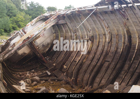 Rumpf eines Schiffswracks bei Ebbe, Badachro, Gairloch, neben Dry Island, Schottland Stockfoto