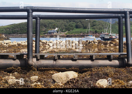 Segelschiffe in einem kleinen Hafen in Badachro, Gairloch, Schottland Stockfoto