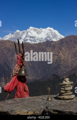 Blick von Chaukhamba Tungnath pahtway in Richtung Tempel, Chpota, Uttarakhand, Indien. Stockfoto