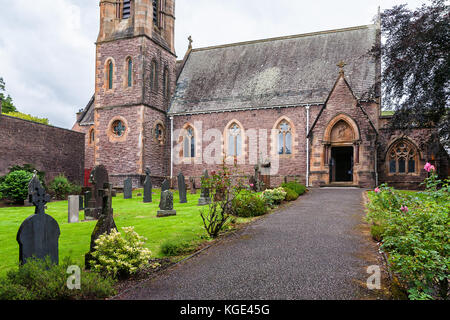 Saint Andrew's Church, Sehenswürdigkeiten in Fort William, Schottland, Vereinigtes Königreich. Bewölkt regnerischer Tag und ruhige Atmosphäre. Stockfoto