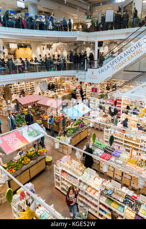 Eataly ist eine Kette Supermarkt verkaufen alle Produkte der italienischen Gastronomie. Dieser Supermarkt ist in Porta Garibaldi, Mailand Stockfoto