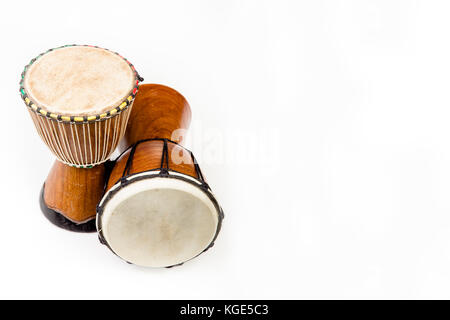 Hintergrund mit zwei djembe Trommeln Stockfoto