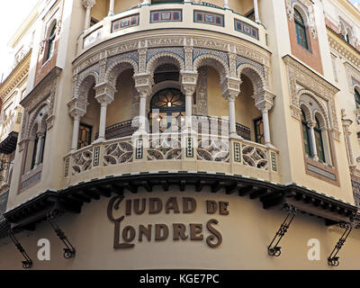 Aufwändige spanische Art Deco Stil Ecke Gebäude 'City of London' in Sevilla, Spanien Stockfoto