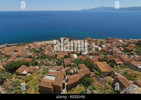 Panoramablick auf die historische Stadt Monemvasia im südlichen Griechenland Stockfoto
