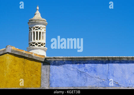 Portugal Algarve: Die Kamine Es gibt eine Eigenschaft des architektonischen Erbes dieser Region. Einige sind sehr aufwendig und ästhetisch Stockfoto