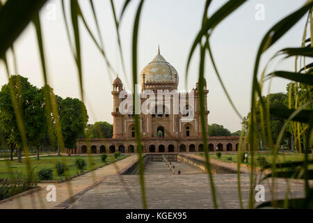 Safdarjung Grab ist ein Sandstein und Marmor Mausoleum in Delhi, Indien. Es wurde 1754 in den späten Mughal Empire Stil für Nawab Safdarjung gebaut. Stockfoto