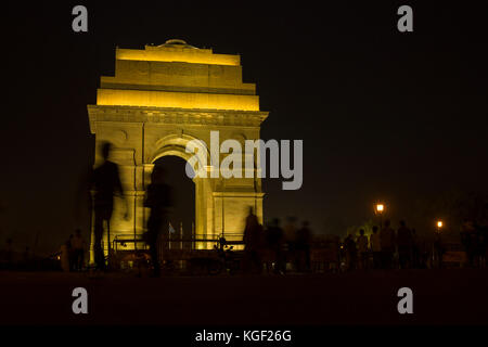 Das India Gate, (ursprünglich der All India War Memorial" genannt), ist ein Kriegerdenkmal auf dem Rücken des Rajpath, Neue Dehlhi, Indien Stockfoto