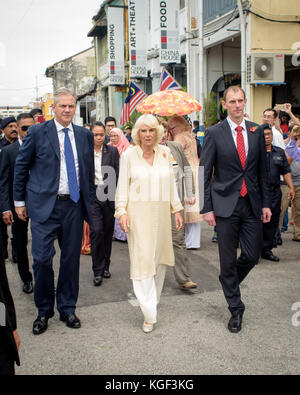 Penang, Malaysia. 07 Nov, 2017. Camilla, Herzogin von Cornwall, genießt einen Rundgang von Penang inkl. Anzeige einige der berühmten Street Art, für die die Gegend bekannt ist. Credit: Rick Saint/alamy leben Nachrichten Stockfoto