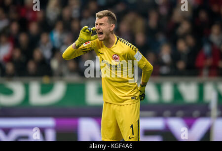 Frankfurt Main, Deutschland. November 2017. Eintracht Frankfurter Torhüter Lukas Hradecky während des Bundesliga-Fußballspiels Eintracht Frankfurt gegen Werder Bremen in Frankfurt, 3. November 2017 - KEIN KABELSERVICE - Credit: Thomas Eisenhuth/dpa-Zentralbild/ZB/dpa/Alamy Live News Stockfoto