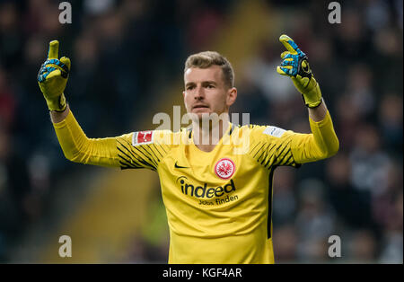 Frankfurt Main, Deutschland. November 2017. Eintracht Frankfurter Torhüter Lukas Hradecky während des Bundesliga-Fußballspiels Eintracht Frankfurt gegen Werder Bremen in Frankfurt, 3. November 2017 - KEIN KABELSERVICE - Credit: Thomas Eisenhuth/dpa-Zentralbild/ZB/dpa/Alamy Live News Stockfoto