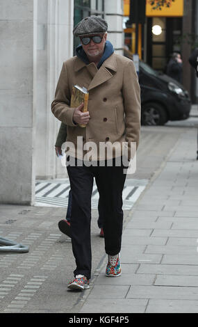 London, Großbritannien. 7 Nov, 2017. Chris Evans gesehen Verlassen des bbc radio 2 Studios in London Quelle: Wfpa/alamy leben Nachrichten Stockfoto