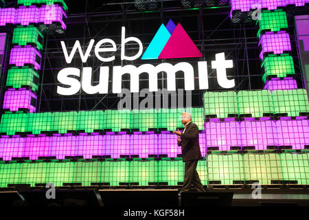 Lissabon, Portugal. 6 Nov, 2017. Der Generalsekretär der Vereinten Nationen, Antonio Guterres am Web Gipfel Opening Night im Mittelpunkt, Lissabon, Portugal, 6. November 2017. Credit: Rachel Torres/Alamy leben Nachrichten Stockfoto