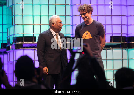 Lissabon, Portugal. 6 Nov, 2017. António Costa, Premierminister von Portugal in Portugal, und Paddy Cosgrave am Web Gipfel Opening Night im Mittelpunkt, Lissabon, Portugal, 6. November 2017. Credit: Rachel Torres/Alamy leben Nachrichten Stockfoto